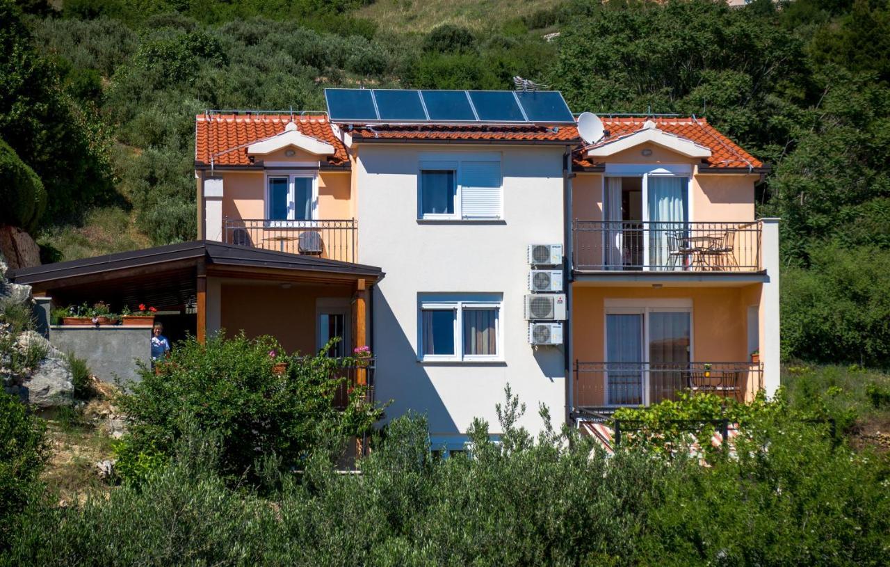 Apartments And Rooms By The Sea Brela, Makarska - 13118 Exterior photo
