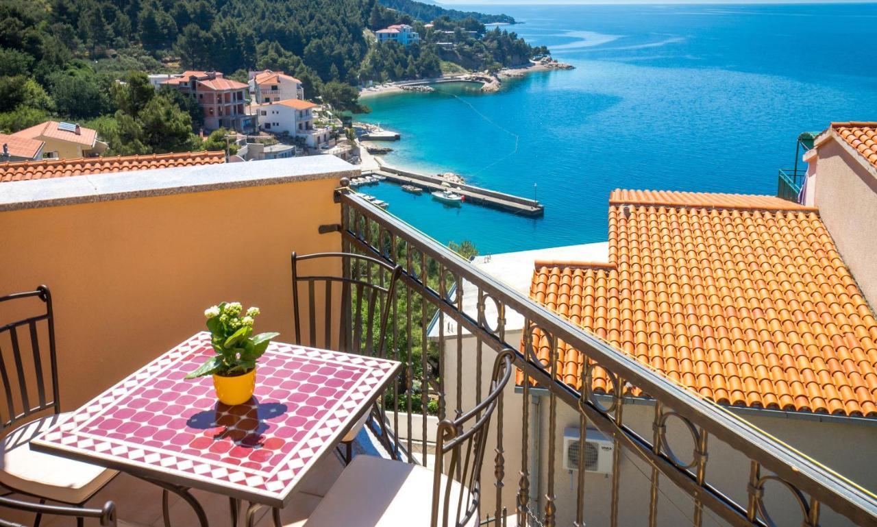 Apartments And Rooms By The Sea Brela, Makarska - 13118 Exterior photo